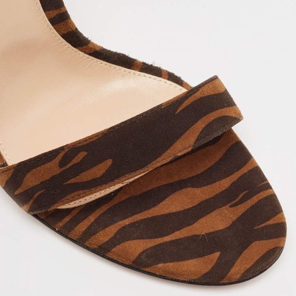 Gianvito Rossi
Gianvito Rossi Brown Zebra Print Suede
Portofino Sandals Size 38 - Picture 10 of 14